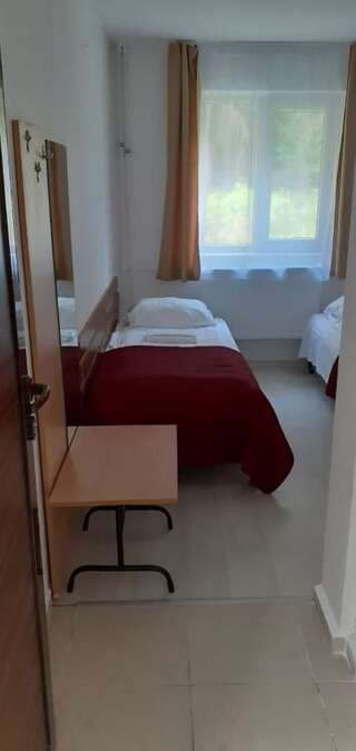 Отель CPPI Nord Буштени Бюджетный двухместный номер с 2 отдельными кроватями-1